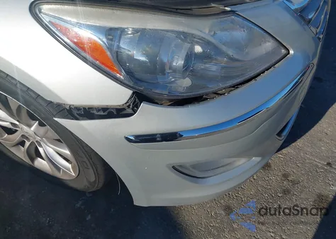 2013 Hyundai Genesis 3.8 z USA, uszkodzony, nr VIN KMHGC4DD5DU233523